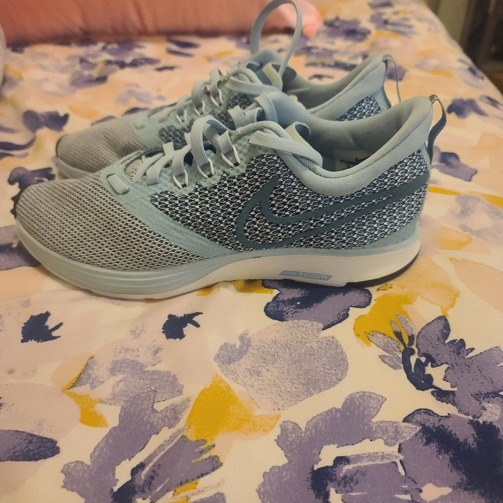 Nike Zoom Strikes - Picture 2 of 5